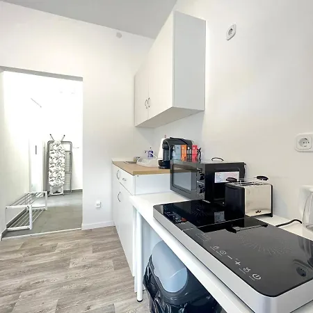شقة Studio-apartments Fuer Monteure & Businessgaeste Zentral In