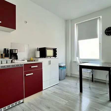 Studio-apartments Fuer Monteure & Businessgaeste Zentral In Apartamento Neumünster