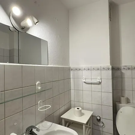 Apartament Studio-apartments Fuer Monteure & Businessgaeste Zentral In Neumünster