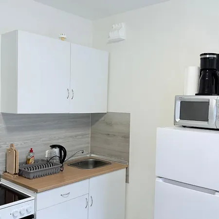 Apartment Studio-apartments Fuer Monteure & Businessgaeste Zentral In Neumuenster