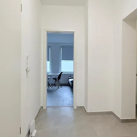 Studio-apartments Fuer Monteure & Businessgaeste Zentral In Apartament *
