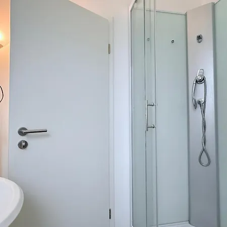 Studio-apartments Fuer Monteure & Businessgaeste Zentral In