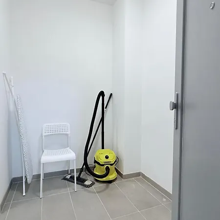 Studio-apartments Fuer Monteure & Businessgaeste Zentral In Apartman Neumünster